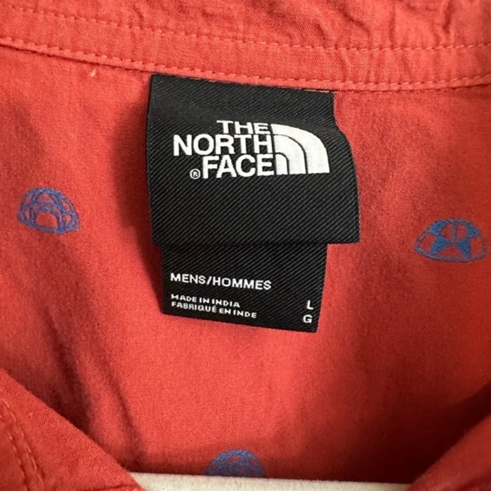 The North Face Mens Large Button Up Shirt‎ Red Blue Geometric Print Short Sleeve